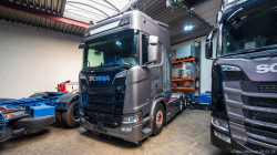 20260329-Tom-Holding-00300